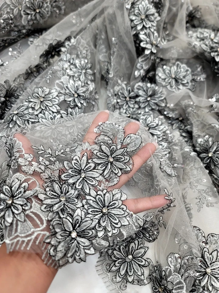 银色串珠蕾丝面料按码 3d 花卉水钻刺绣舞会礼服  — 第 1/4 张图片