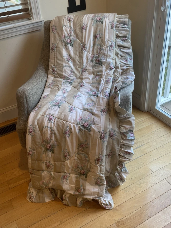 Laura Ashley 被子 Isabelle 花卉条纹荷叶边棕褐色白色 尺寸 全 Vtg 美国 — 第 1/4 张图片