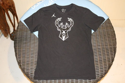 Nike Women's Milwaukee Bucks Giannis Antetokounmpo #34 Black T-Shirt Size Medium Cover
