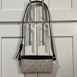 Michael Kors MK Signature Belt Bag Wallet Waist Bag Fanny Pack White Navy Blue - Picture 1 of 5
