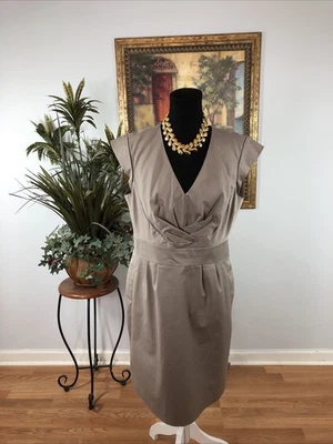 Платье-футляр женское Worthington плюс 16 - серо-коричневое с рукавами-крылышками индивидуальная одежда для карьеры - Изображение 1 из 4