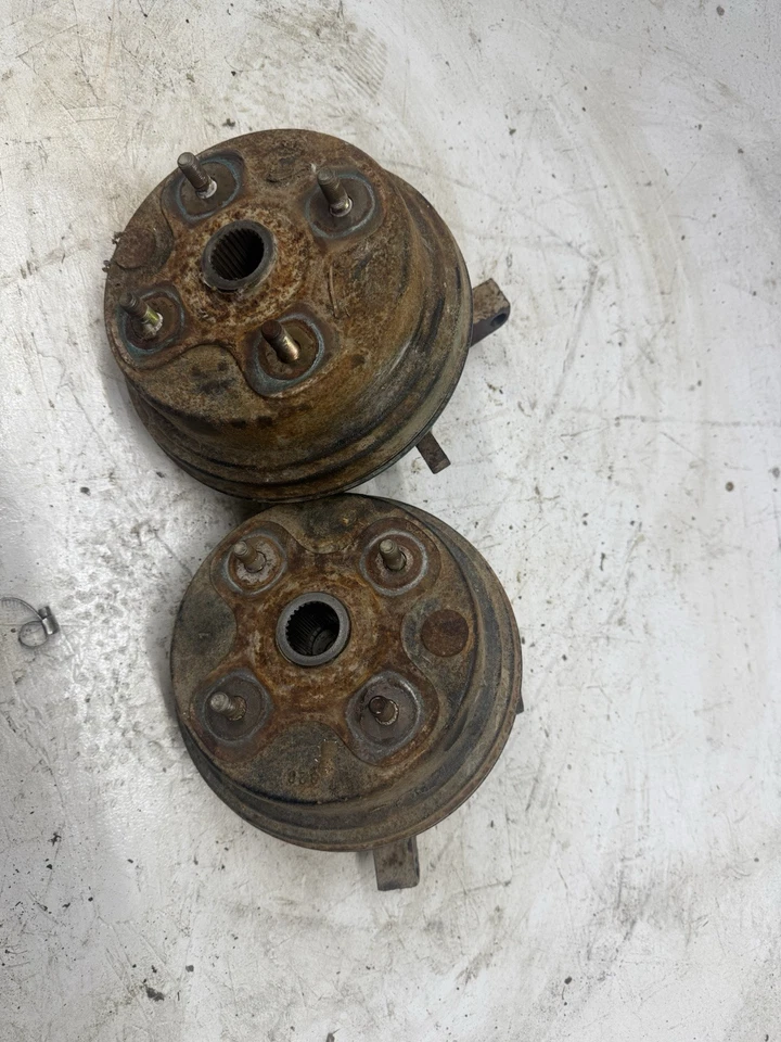 Yamaha Timberwolf 250 1998 4x4 nudillo, buje, con conjunto de tambor izquierda y derecha  Foto 1 de 4