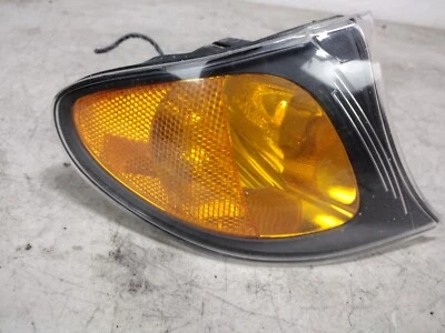 2002-2005 BMW E46 3-Series SEDAN Front right passenger amber corner park light - Image 1 of 4