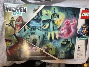 LEGO HIDDEN SIDE: Newbury Haunted High School (70425) Dented box (see photos) - Picture 1 of 2