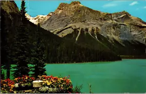Cartolina Lago di Smeraldo Montagne Rocciose Cromate Timbrata 1969 - Foto 1 di 2