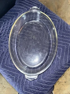 Oblong Pyrex casserole dish - Picture 1 of 3