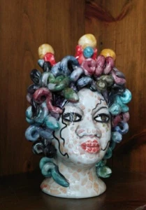 Vase Kopf von MEDUSA sizilianische Kunstkeramik mythologische Köpfe Vasenhalter - Bild 1 von 11