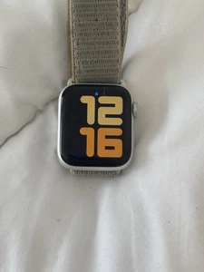 Apple Watch Series 4 - Scratched - Zdjęcie 1 z 6