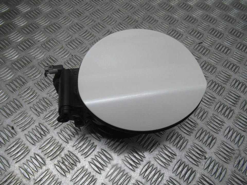 2013 BMW 1 116D F20 1.6 DIESEL MK2 5DRS HATCH FUEL FILLER FLAP COVER REF13825 - Image 1 of 4