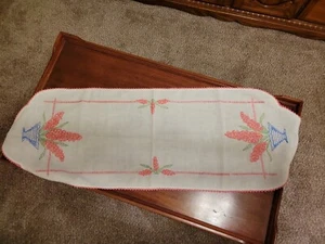 VINTAGE HAND EMBROIDERED FLORAL TABLE RUNNER OR DRESSER SCARF HYACINTH - Picture 1 of 5