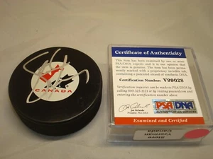 Disco de Hockey Steve Yzerman Firmado Equipo Canadá Autografiado PSA/ADN Autenticidad 1B - Imagen 1 de 3