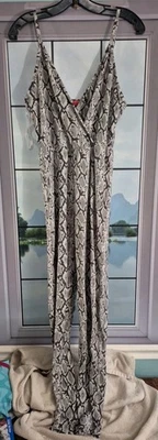 Macacão Guess estampa de cobra torção tamanho G  - Imagem 1 de 4