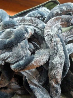 Cepillo de seda Samuel And Sons Aria flecos madera de cuña 15 1/2 yardas Foto 1 de 4