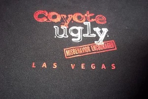 Coyote Ugly Saloon Misbehavior Encouraged Las Vegas T-Shirt Juniors Petite Large - Picture 1 of 4
