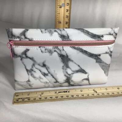 Bolsa cosmética feminina de maquiagem IPSY mármore branco - Imagem 1 de 4