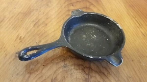 Vintage WAGNER Ware #1050 A ALUMINUM Skillet Double Spout Ashtray 6 1/4" USA - Picture 1 of 6