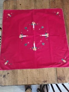 WEIHNACHTEN - BESTICKTES LEINEN TISCH MITTELSTÜCK/TUCH - KERZEN 31" x 31" rot - Bild 1 von 7