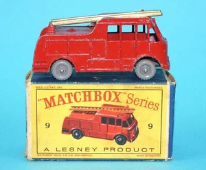 MATCHBOX #9 MERRYWEATHER MARQUIS FIRE ENGINE BOXED ORIGINAL BOX 1950s LESNEY - Picture 1 of 11
