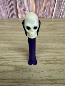 Dispenser vintage Dr. Skull Pez con piedi Made in Slovenia - Foto 1 di 2
