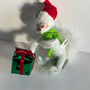 Annalee Mobilitee Christmas Holiday Figure with Green Gift Present - 6” - Picture 1 of 4
