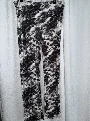 Bobbie Brooks (1x)- Pantalones Monocromáticos Tie-Dye Pierna Ancha Blanco y Negro Foto 1 de 3