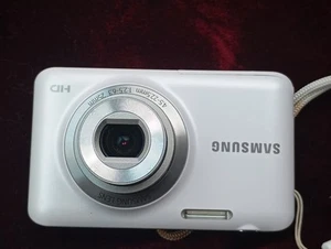 Samsung ES95 16.1MP Digital Camera - Belly - Picture 1 of 15
