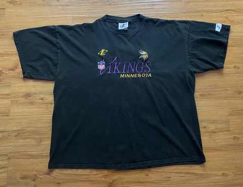 Vintage 90s Minnesota Vikings Embroidered Logo Athletic Black T-Shirt Size XXL Cover