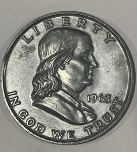 VINTAGE RIESIGER 3" 1963 FRANKLIN HALF DOLLAR METALL BRIEFBESCHWERER USA - Bild 1 von 2