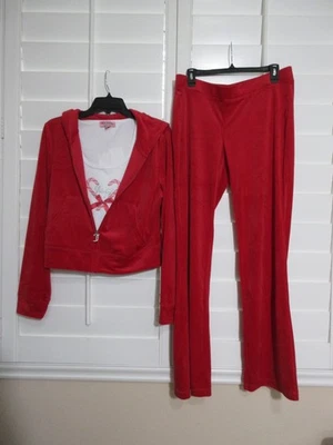 НОВЫЙ С ЯРЛЫКАМИ JUICY COUTURE ПРАЗДНИК 3 ИЗДЕЛИЯ ВЕЛЮР СПОРТИВНЫЙ КОСТЮМ КОМПЛЕКТ COCO КРАСНЫЙ БОЛЬШОЙ - Изображение 1 из 4