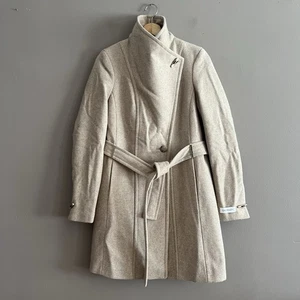 Abrigo envolvente asimétrico con cinturón Calvin Klein para mujer mezcla de lana clásico avena XS - Imagen 1 de 21