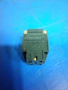 GE CR104G2 MINI OILTIGHT CONTACT BLOCK - Picture 1 of 4
