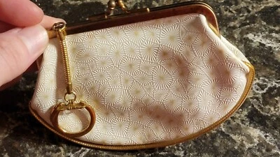 Vintage 1970's - Women's Clam Design Coin Purse Keychain - 5.5" X 3.25" - Gold - Image 1 of 4