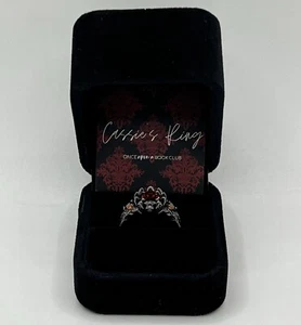 Anillo Cassie’s raro nuevo en caja Once Upon A Book Club anillo de diamantes de imitación rojo talla 7 Gunmetal - Imagen 1 de 15