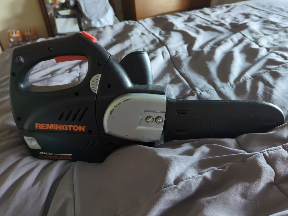 Remington Cordless 8" Chainsaw 18V Battery Powered Model RM0818B - Image 1 of 4
