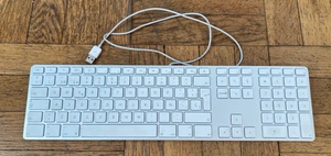 SPANISH Apple A1243 USB Wired Keyboard Aluminum Slim Numeric KeyPad SPANISH! - Picture 1 of 5