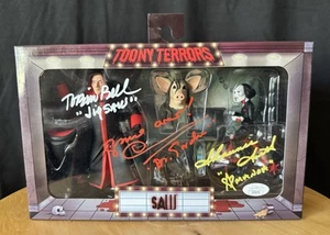 NECA Toony Terrors SAW Box Set 🔥 TOBIN BELL-CARY ELWES-SHAWNEE SMITH 🔥JSA COA - Bild 1 von 7