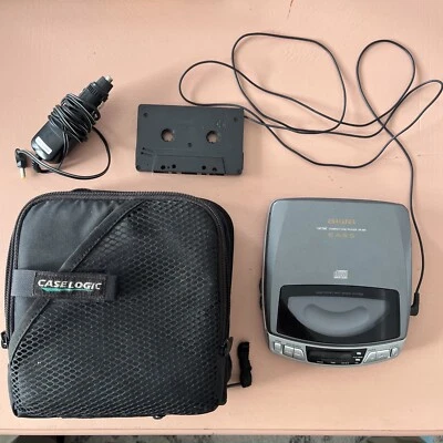CD portátil vintage Aiwa leitor de disco compacto XP-560 adaptadores de carro estojo lógica bom - Imagem 1 de 4