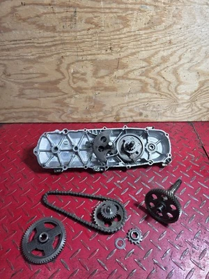 Suzuki FA50 1989 lado izquierdo arranque cubierta embrague montaje de tracción final Foto 1 de 4