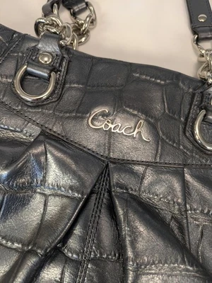 Bolso de Mano Coach Ashley Croc Cuero Repujado Negro Metálico Foto 1 de 4
