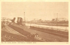 Bacini di carbone vagoni ferroviari struttura di spedizione Ashtabula Harbor, cartolina d'epoca anni '10 OH - Foto 1 di 2