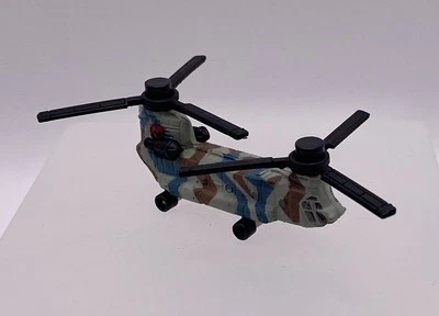 Micro Machines Military CH-47 Chinook Helicopter Galoob LGTI 1998 - Image 1 of 2