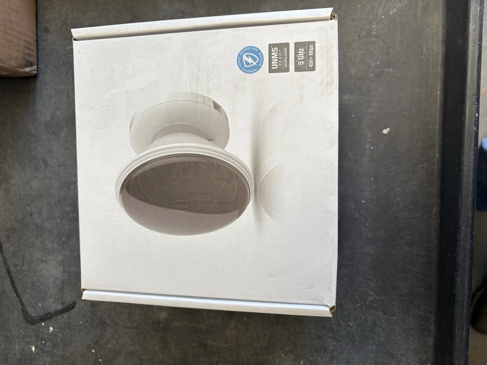 Ubiquiti IS-M5 IsoStation M5 Shielded airMAX 5Ghz Radio with Isolation Antenna - Image 1 of 1