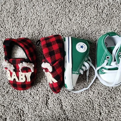 Zapatillas de oso bebé vacaciones de Navidad 9-12 meses y talla 2 verdes, excelente estado.  Foto 1 de 4