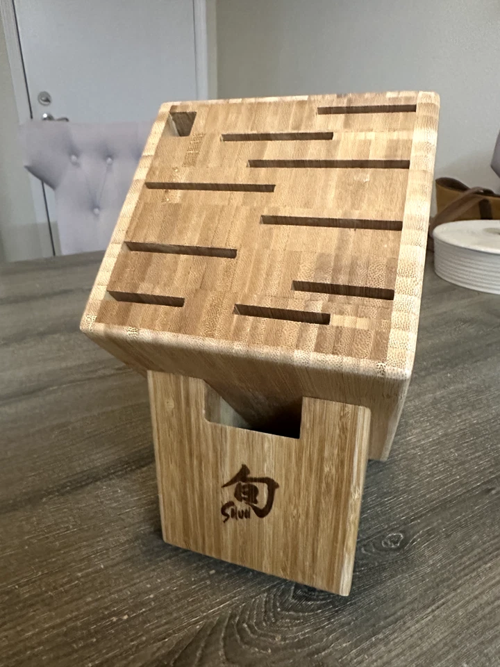 Shun DM0831 11 Slot Bamboo Knife Block