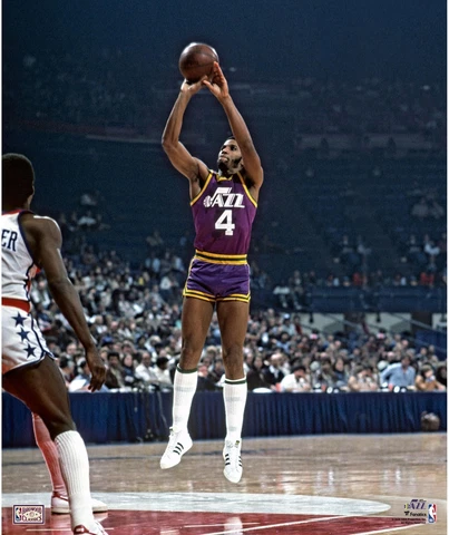 Adrian Dantley Utah Jazz Unsigned Shooting Photograph Cover