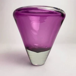 Vaso in vetro artistico viola pesante vintage firmato 1990 7”d x 7,25”h - Foto 1 di 14