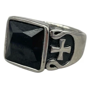 ANELLO UOMO PIETRA NERA QUADRATA E CROCI AI LATI ACCIAIO INOX MISURA 19 ITALIANA - Foto 1 di 13