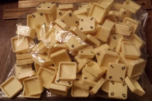 Kompletter Satz 125 Plastik Dominosteine von 1978 Pressman Quad-Ominos Spiel - Bild 1 von 2