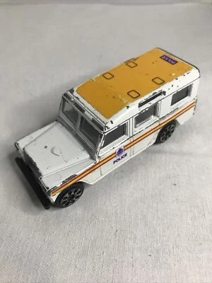Burago Voiture Land Rover Blanc 110 Police 1/47 Métal Véhicule Miniature - Photo 1/4