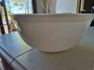Vintage Pyrex 403 White 2.5 Quart Nesting Bowl - Picture 1 of 9